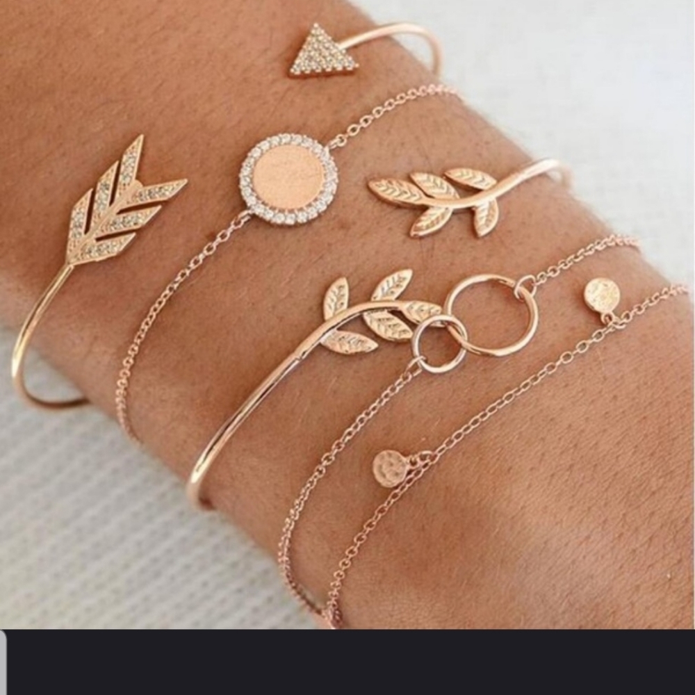 Gorgeous Set of 5 Bracelets in GOLD